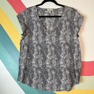 JOIE Silk Blouse Top Womens M Medium Snow Leopard Print Gray Black V-Neck Purine